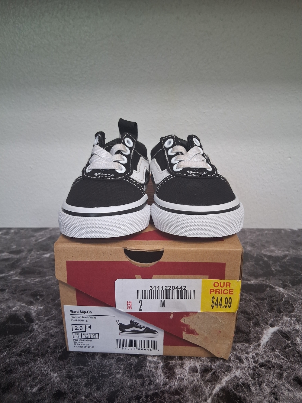 NWT's Vans Kids Ward Slip-On Black & White Sneakers Size 2(TD)